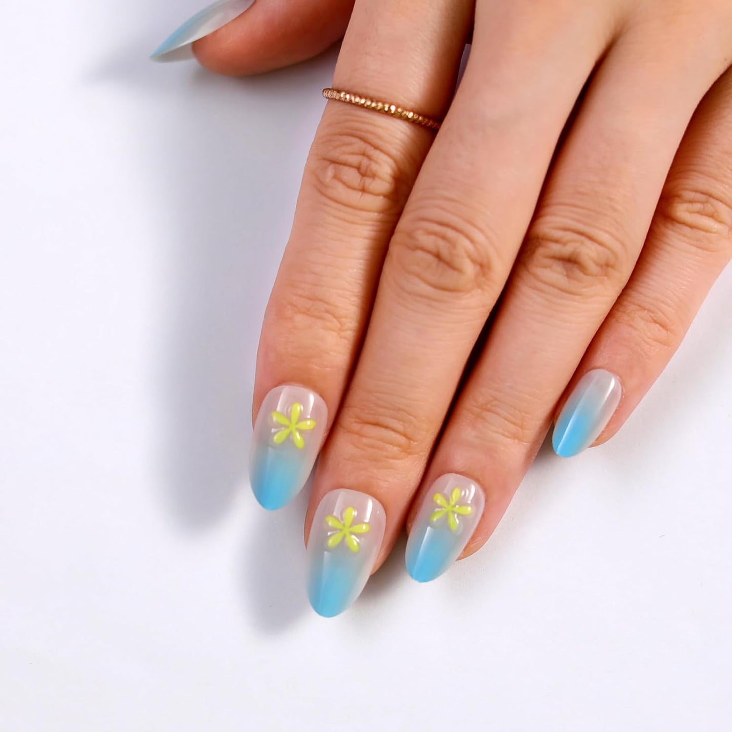 Blue Ombre Press On Nails Short Almond, Fall Fake Nails with Blue French Tip and 3D Daisy Flower Design, Glossy Gel Finish Acrylic Nails, Reusable Glue On Nails Kit for Women, 24 Pcs, Daisy Skies