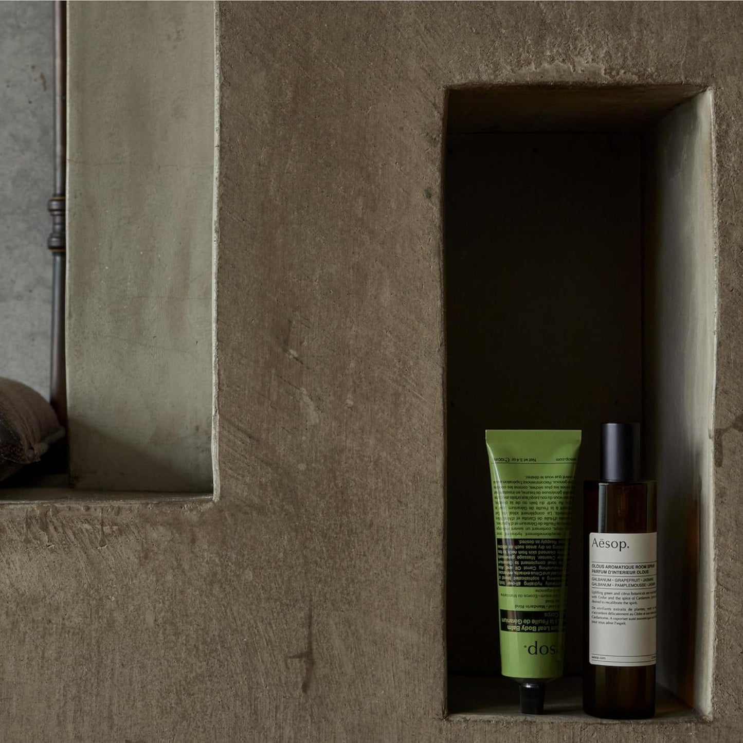 Aesop Geranium Leaf Exfoliating Body Scrub | Smooth, Soft, Hydrated Skin | 6.2 oz / 180mL